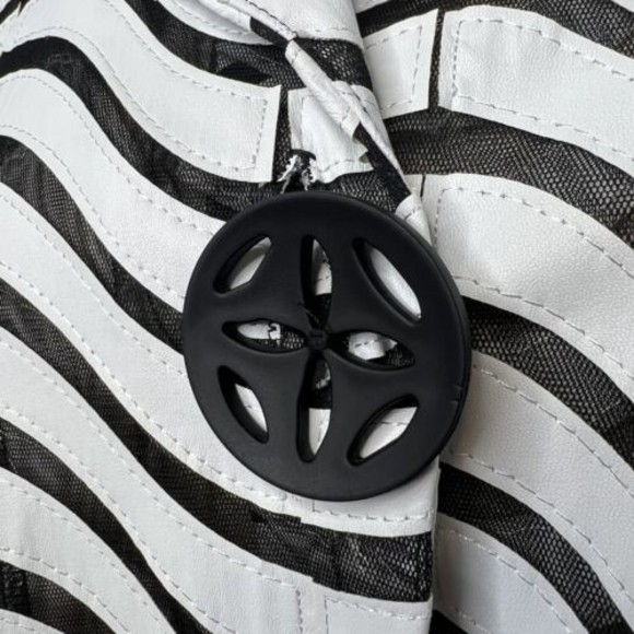 IC by Connie K Jacket Womens Medium Artsy Wavy White Black Big Button New $158 - Picture 3 of 6